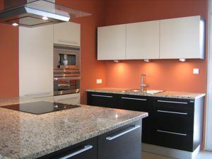 Kuchnia laminat z blatem granit